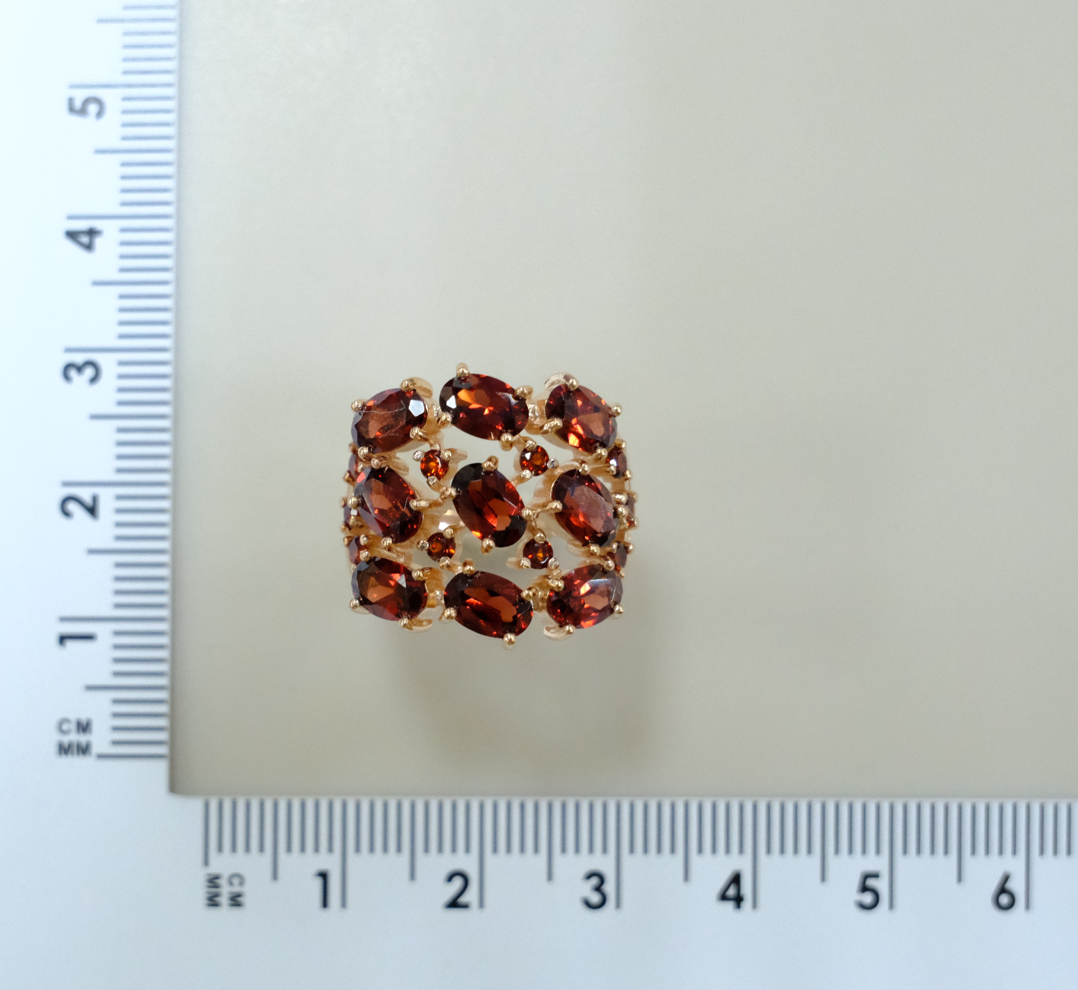 Серебряное кольцо с гранатами